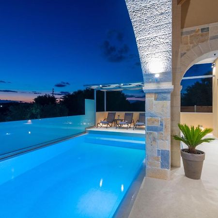 Romanza II Luxury Villa Kalamákion Eksteriør billede